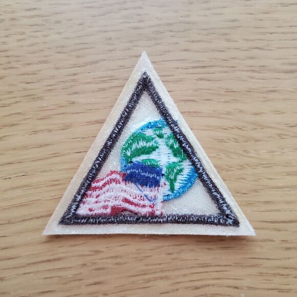 Vintage Y2K Girl Scout Brownie Try-It Earth Flag Patch - Picture 2 of 3